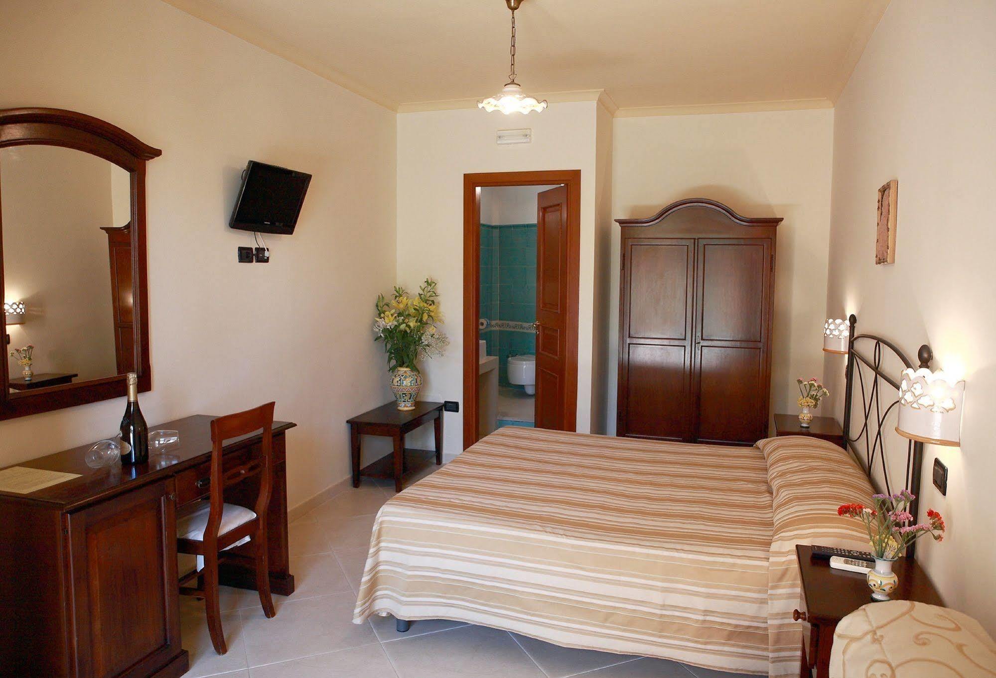 Villa Cristina Giardini Naxos Exterior foto