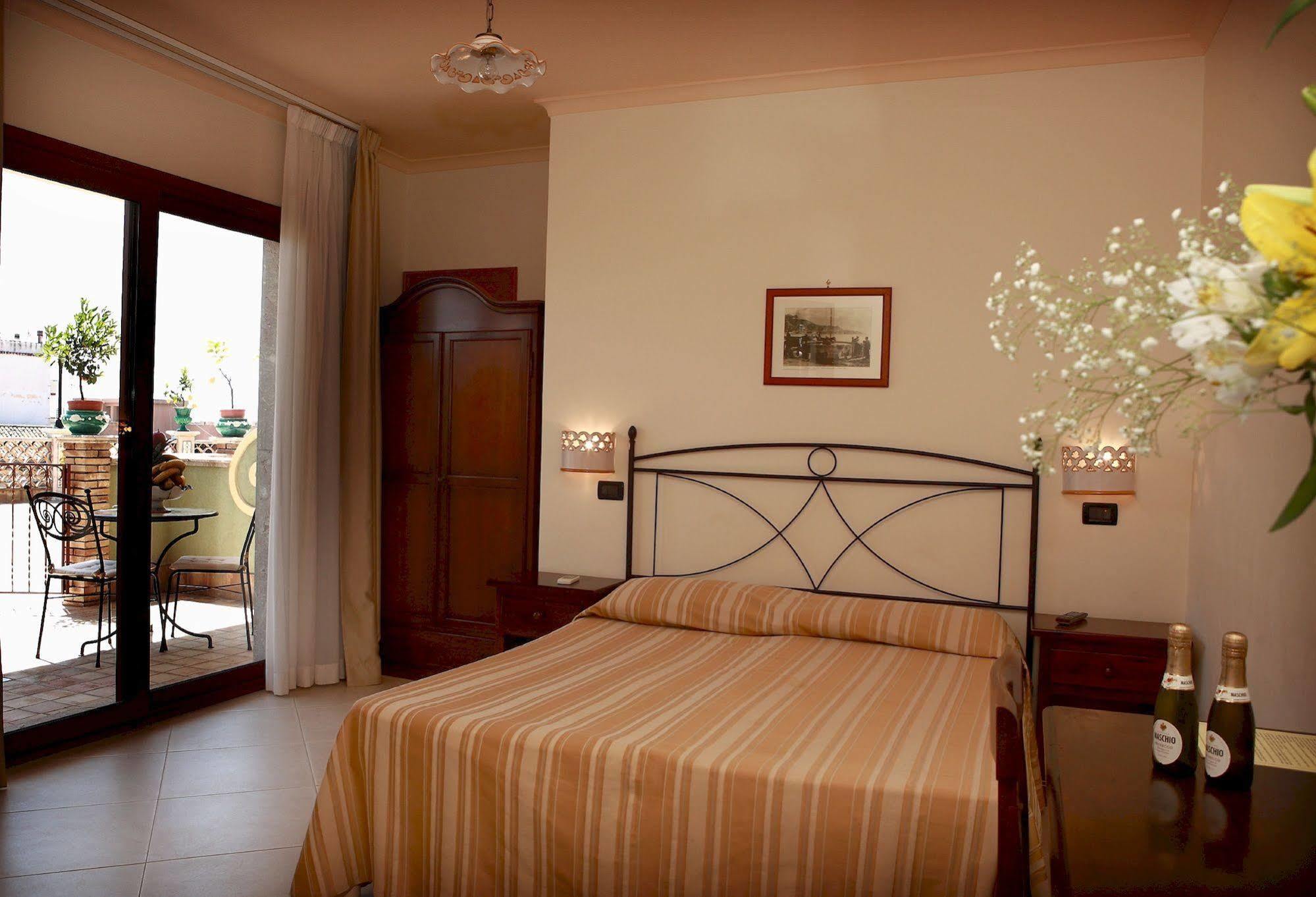 Villa Cristina Giardini Naxos Exterior foto