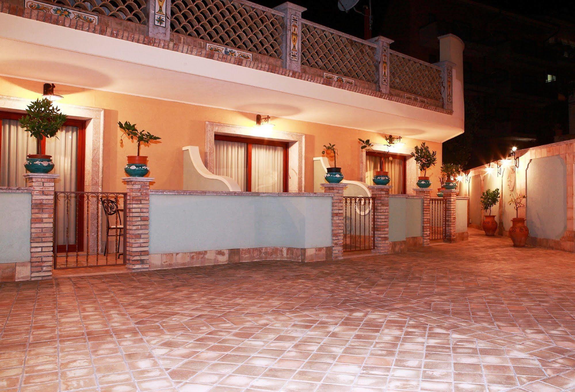 Villa Cristina Giardini Naxos Exterior foto